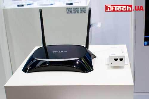 TP-Link H5R AV500 Hybrid WiFi Dual Band Router с адаптером TP-Link H5E AV500 Hybrid WiFi Extender. IFA 2013
