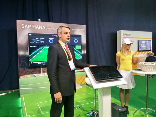 На примере реального матча Германия – Италия можно было увидеть, как платформа SAP HANA в режиме реального времени анализирует оперативные данные об игре: например, время владения мячом у каждого игрока и команды в целом, среднюю скорость игроков, результативность передач