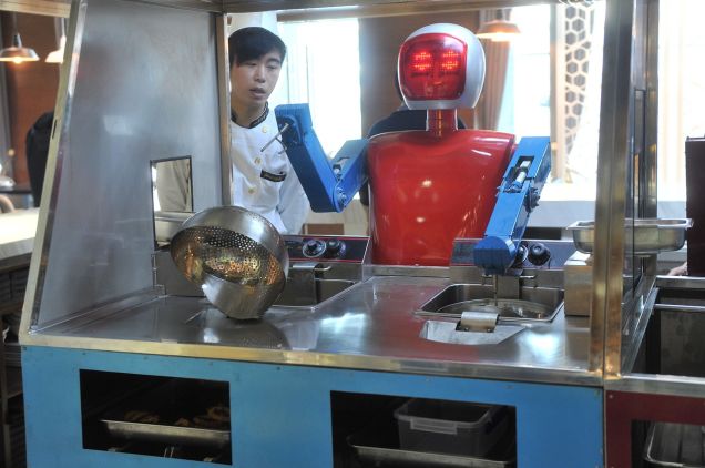 Wall.e Restaurant Staffed With Robots Opens in China