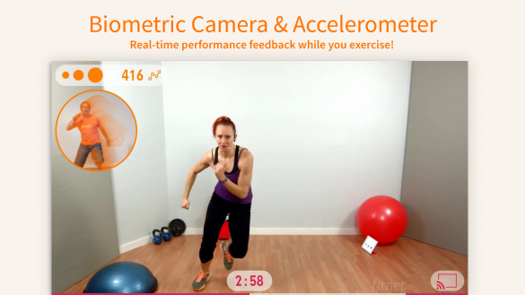 Fitnet представляет все тренировки в видеоформате и отслеживает движения пользователя с помощью камеры устройства