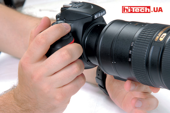 Из-за меньшего размера камера Nikon D5500, при использовании такого вот большого объектива, заметна уступает в удобстве использования камере Canon EOS 750D