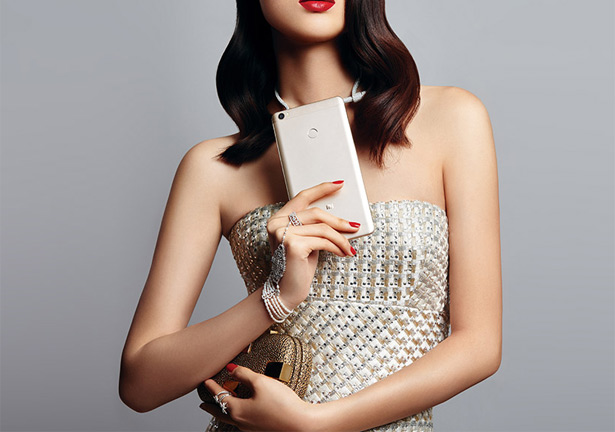 Xiaomi Mi Max в руках