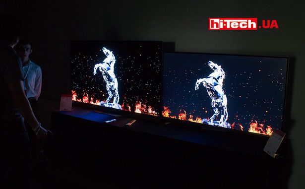 Сравнение глубины черного цвета OLED- (слева) и ЖК-панели LG в затемненной комнате. <a href=