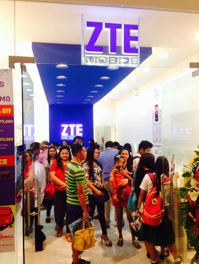 ZTE-first-full-line-concept-store