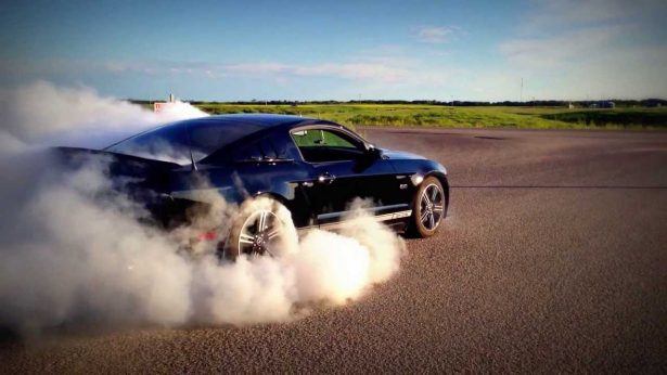 ford-mustang-burnout