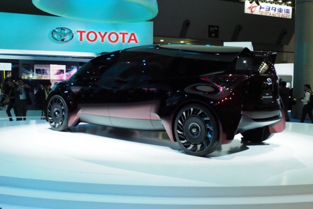 Toyota co2 ban 2040