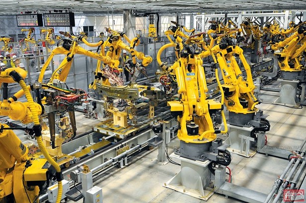 robots at factory line