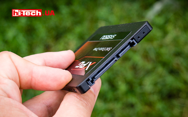 SSD-диск ADATA XPG SX950U имеет стандартный 2,5-дюймовый форм-фактор и SATA-подключение