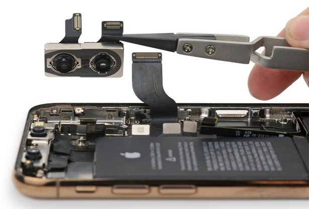 Apple iPhone Xs Xs Max tear 3