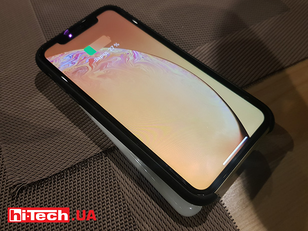 Apple iPhone Xr on Samsung Galaxy S10