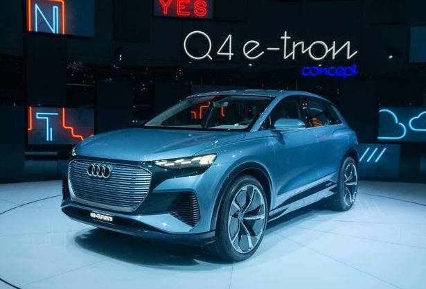 트론 q4 이 2022 Audi