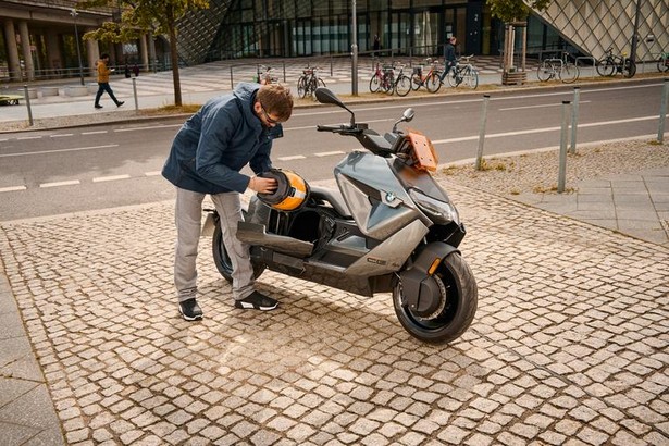 BMW Motorrad CE 04