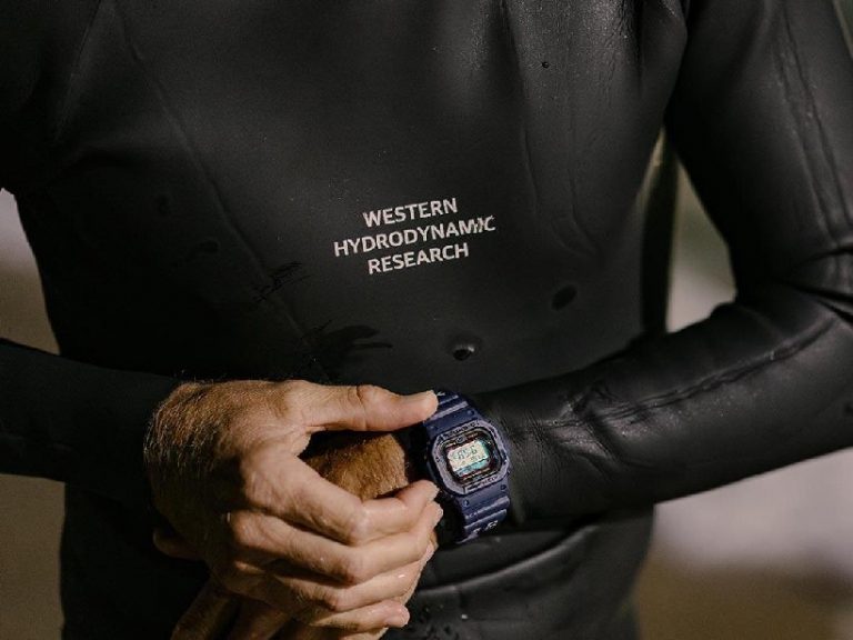 The Casio GSHOCK GMCB2100 watch is equipped with a solar battery