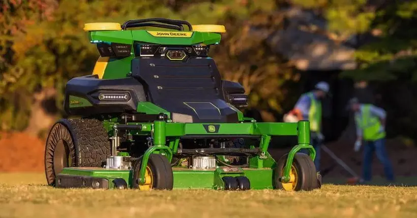 John Deere robot grass hopper