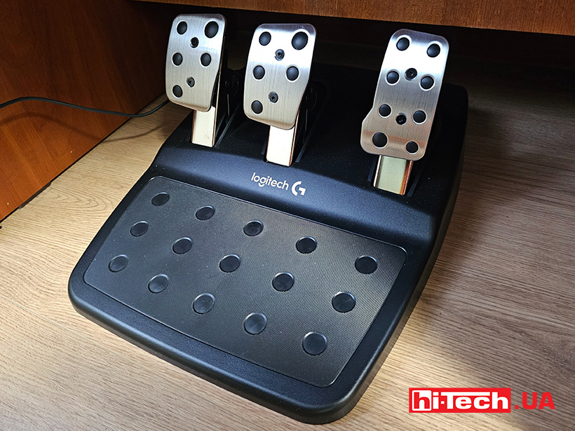 Logitech G29 Driving Force Racing Wheel