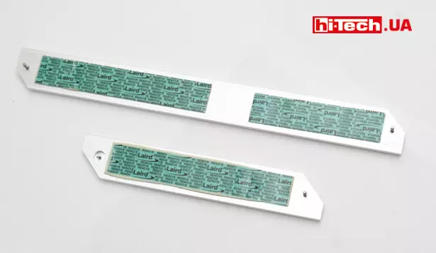 На радиаторах SSD нанесены термопрокладки