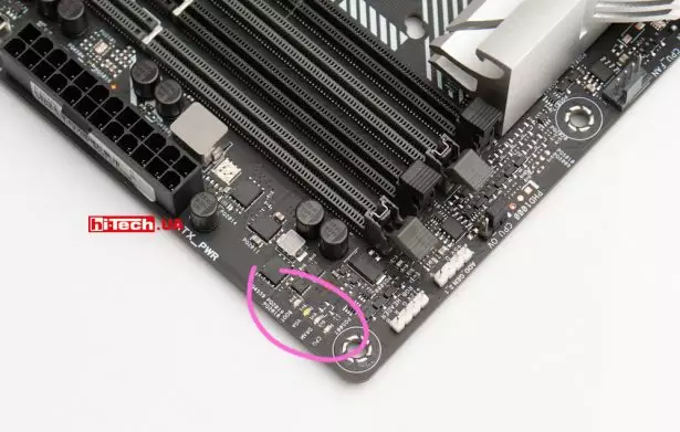 Серия специальных светодиодов укажет на возможную проблему при запуске (CPU, DRAM, VGA, Boot)