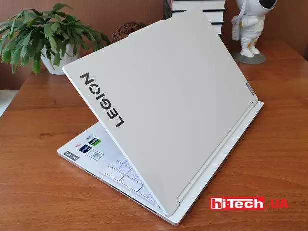 Lenovo Legion Slim 7 16IRH8 Glacier White