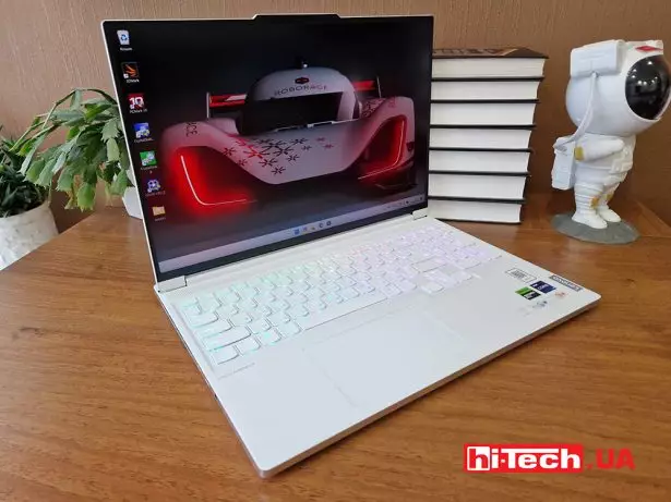 Lenovo Legion Slim 7 16IRH8 Glacier White